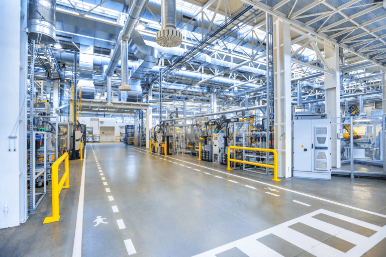 Produktionshalle eines Maschinenherstellers