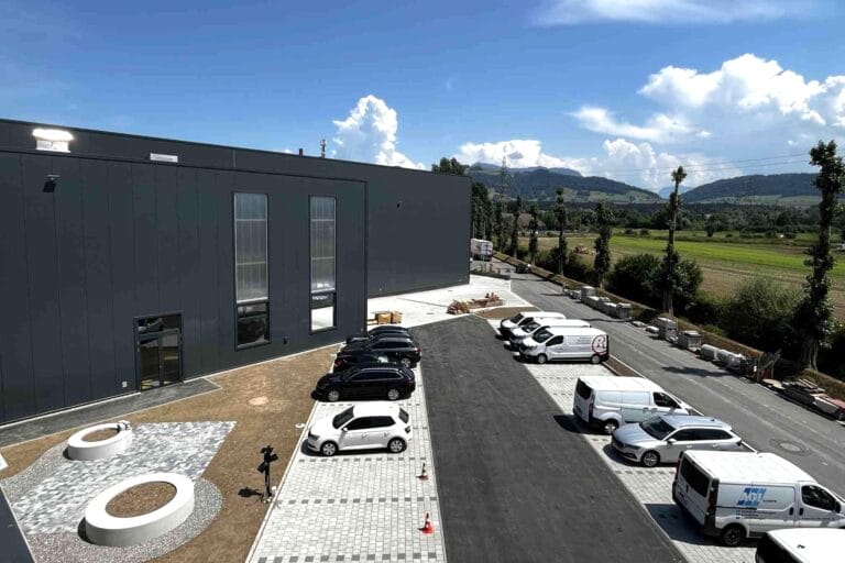 Exterior view of new HG COMMERCIALE Inwil building
