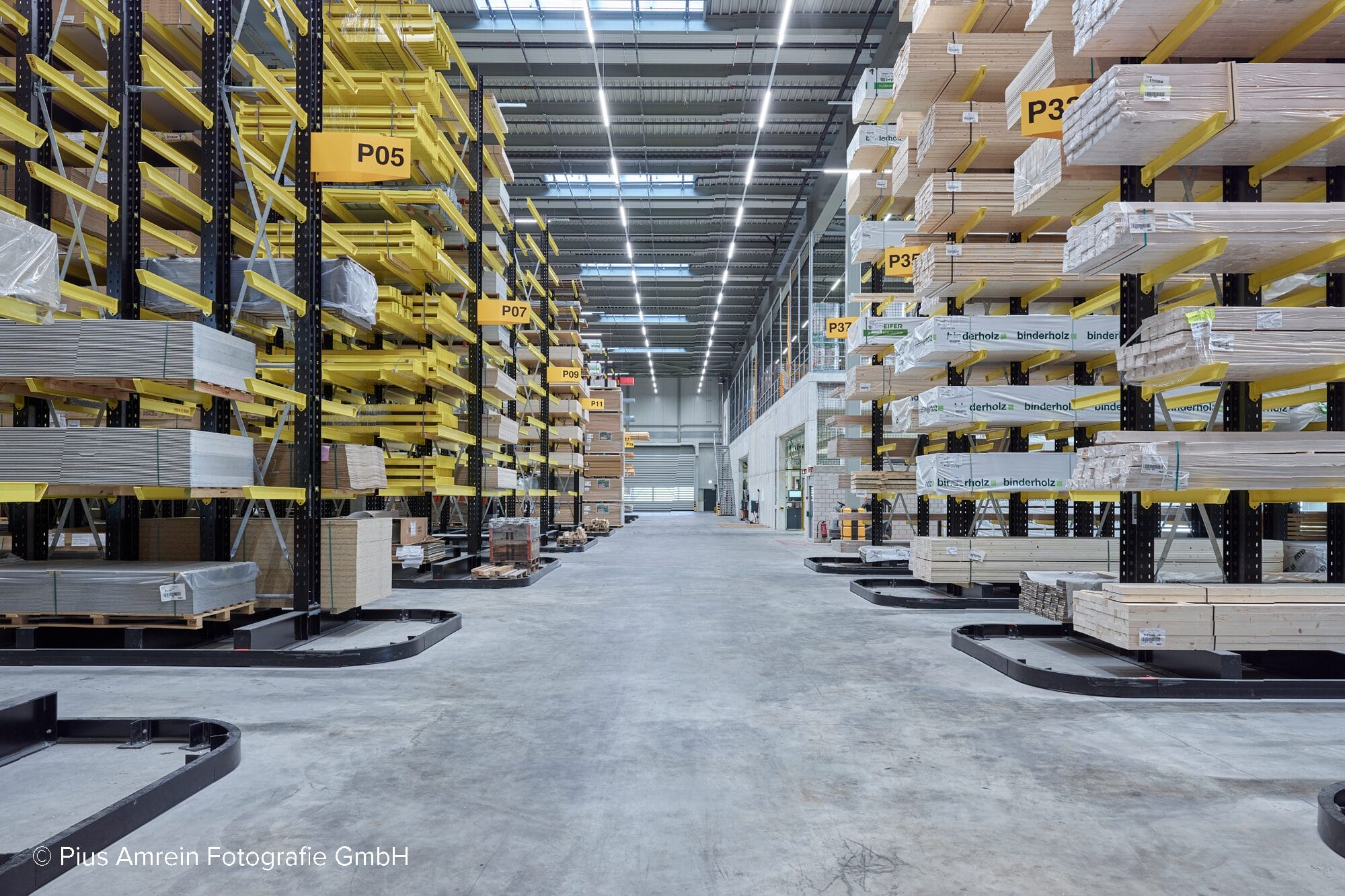Interior view of the new HG COMMERCIALE Inwil warehouse